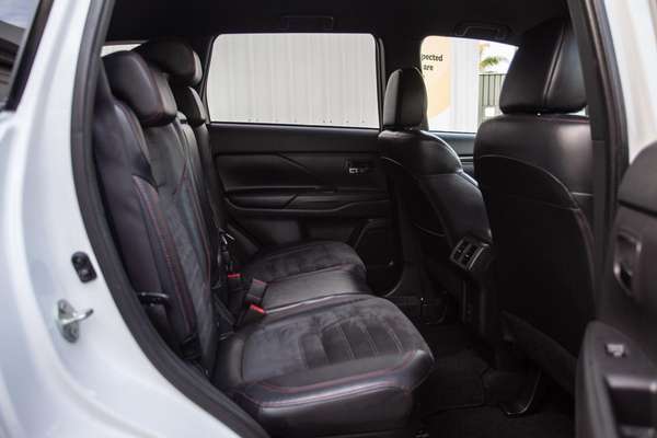 2020 Mitsubishi Outlander Black Edition ZL thumb-7
