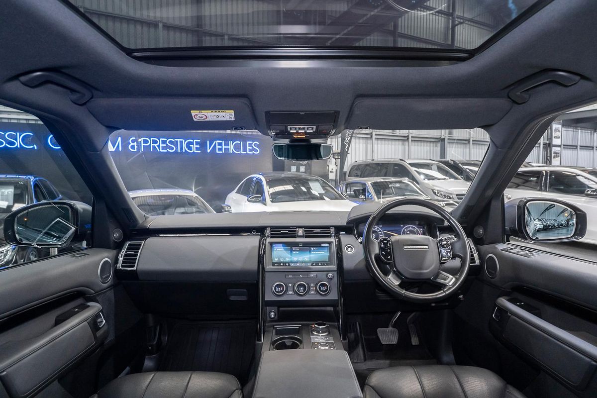 2020 Land Rover Discovery SD6 SE Series 5