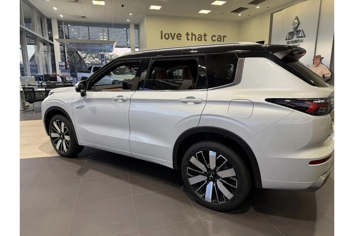 2025 Mitsubishi Outlander PHEV Exceed Tourer ZM