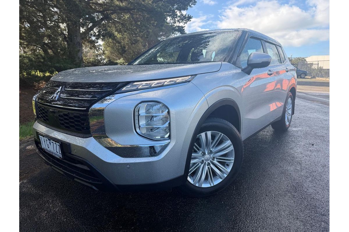 2023 Mitsubishi Outlander ES ZM
