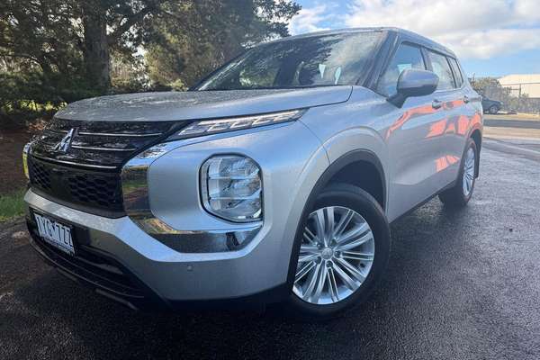 2023 Mitsubishi Outlander ES ZM