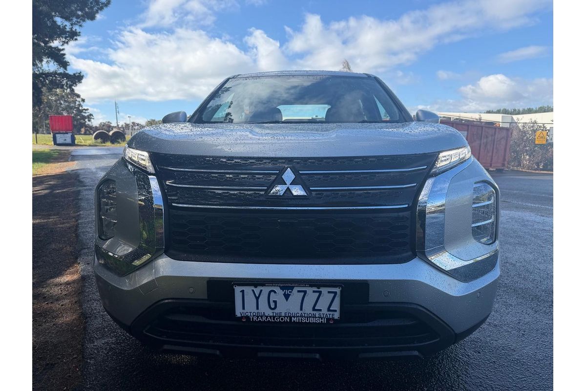 2023 Mitsubishi Outlander ES ZM
