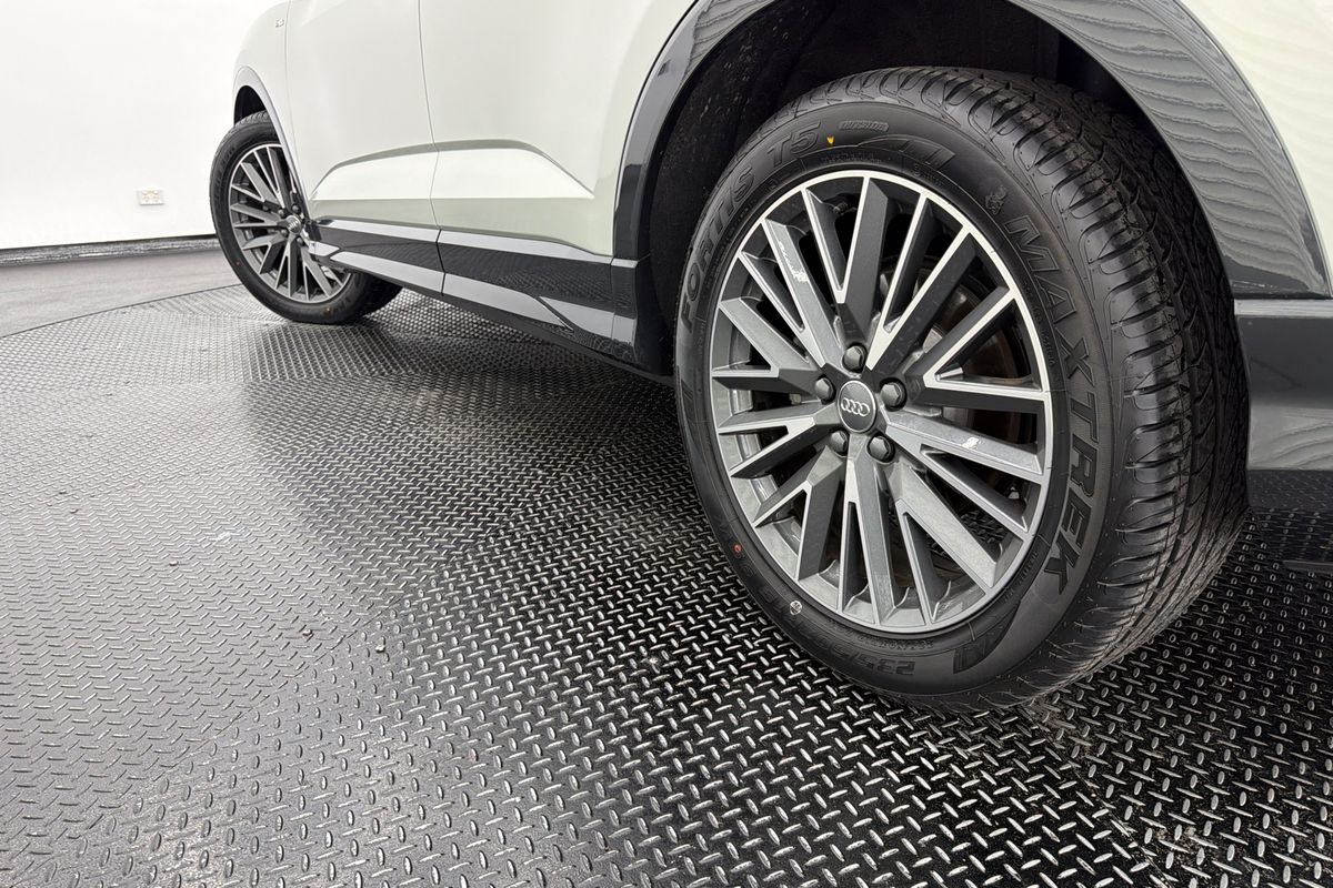 2020 Audi Q3 35 TFSI S line F3