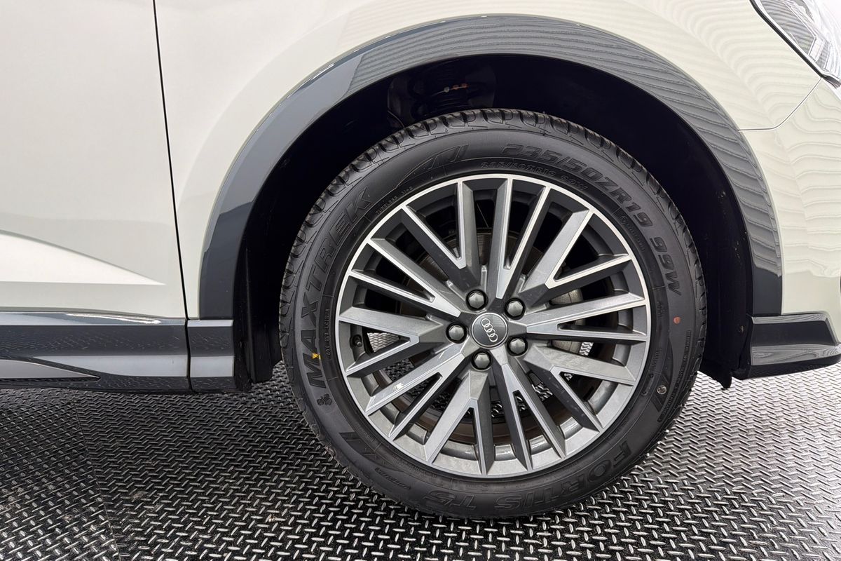 2020 Audi Q3 35 TFSI S line F3