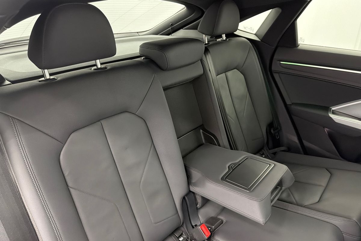 2020 Audi Q3 35 TFSI S line F3