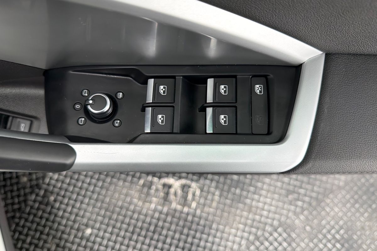 2020 Audi Q3 35 TFSI S line F3