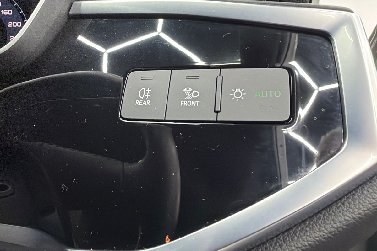 2020 Audi Q3 35 TFSI S line F3