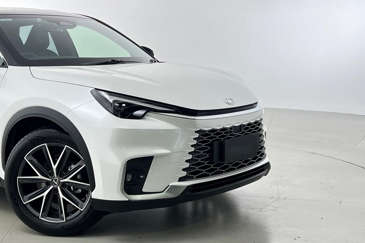 2025 Lexus LBX Luxury MAYH10R