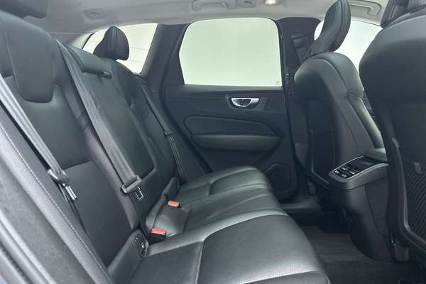 2021 Volvo XC60 B5 Inscription thumb-11