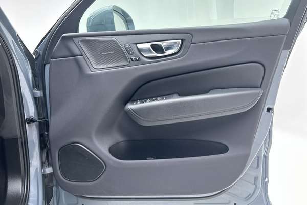 2021 Volvo XC60 B5 Inscription thumb-18