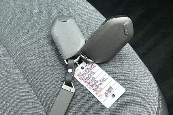2025 Kia K4 S CL4m thumb-22