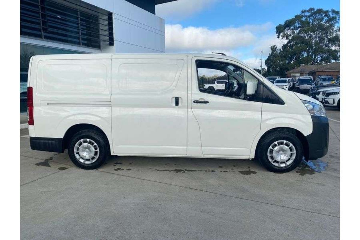 2021 Toyota Hiace GDH300R LWB image 9