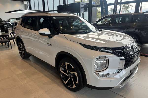 2025 Mitsubishi Outlander PHEV Aspire ZM