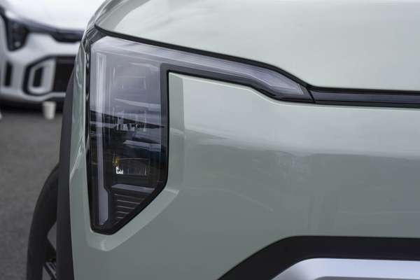 2026 Kia EV3 Air Standard Range SV thumb-1