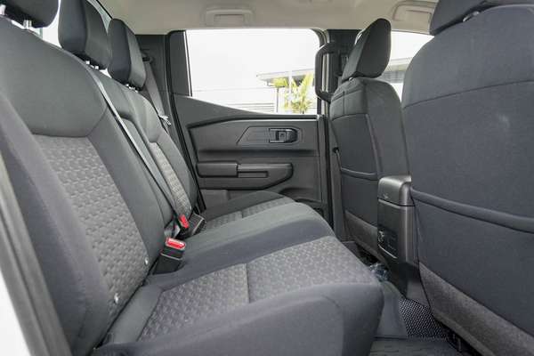 2025 Mitsubishi Triton GLX MV 4X4 thumb-6