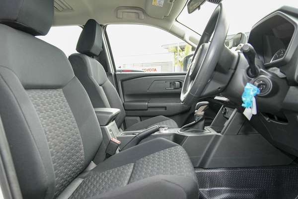 2025 Mitsubishi Triton GLX MV 4X4 thumb-7