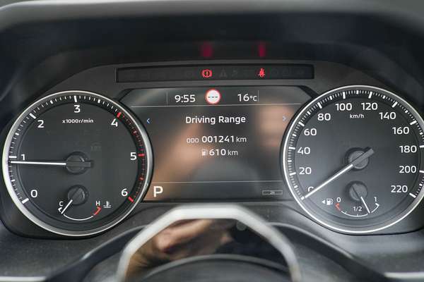 2025 Mitsubishi Triton GLX MV 4X4 thumb-8