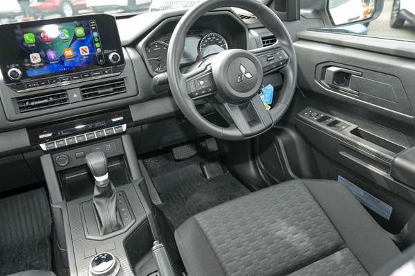 2025 Mitsubishi Triton GLX MV 4X4 thumb-15