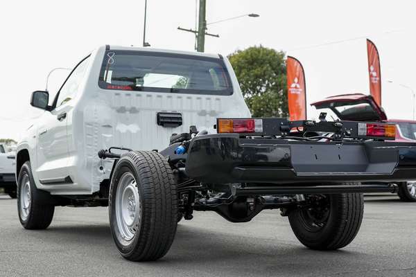 2026 Mitsubishi Triton GLX MV Rear Wheel Drive thumb-3