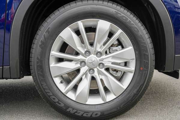 2026 Mitsubishi Outlander ES ZM thumb-2