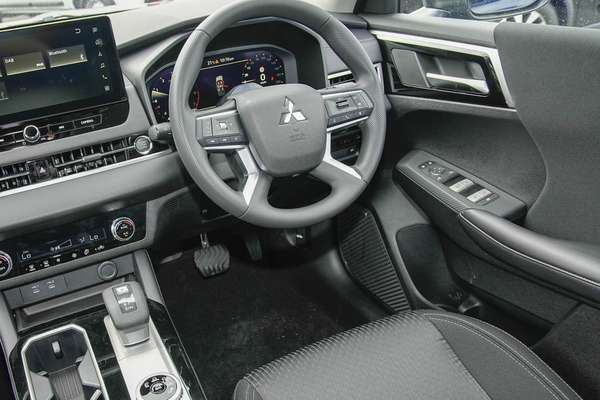 2026 Mitsubishi Outlander ES ZM thumb-16