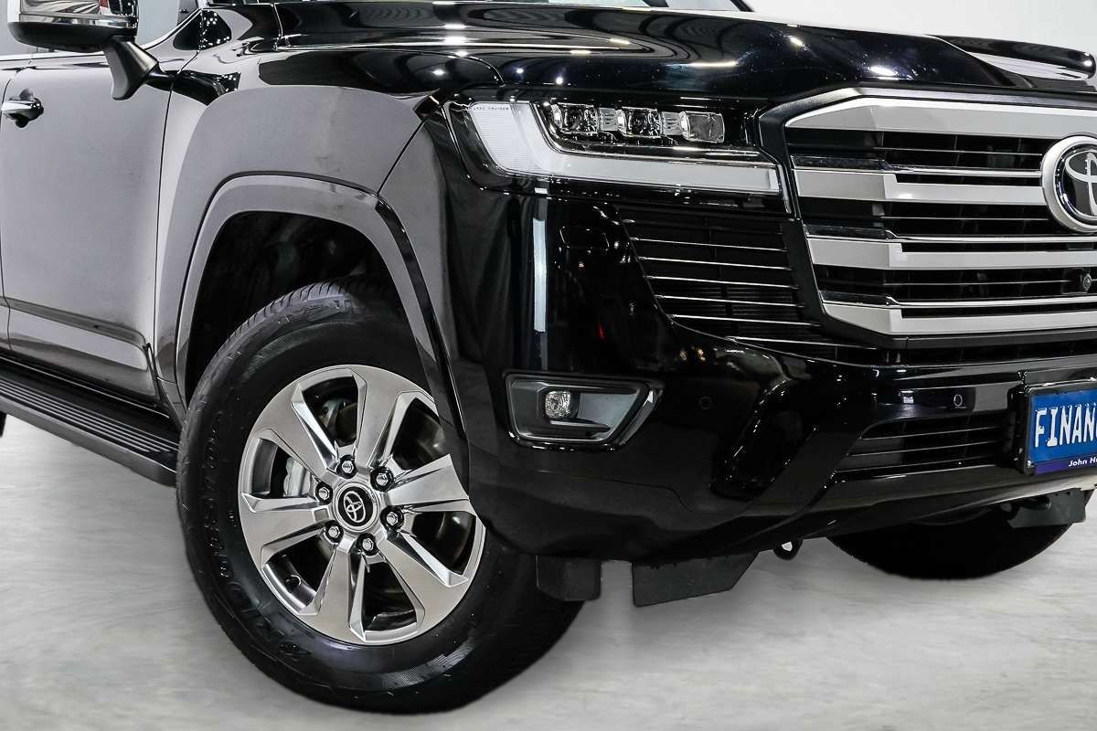 2024 Toyota Landcruiser Sahara FJA300R