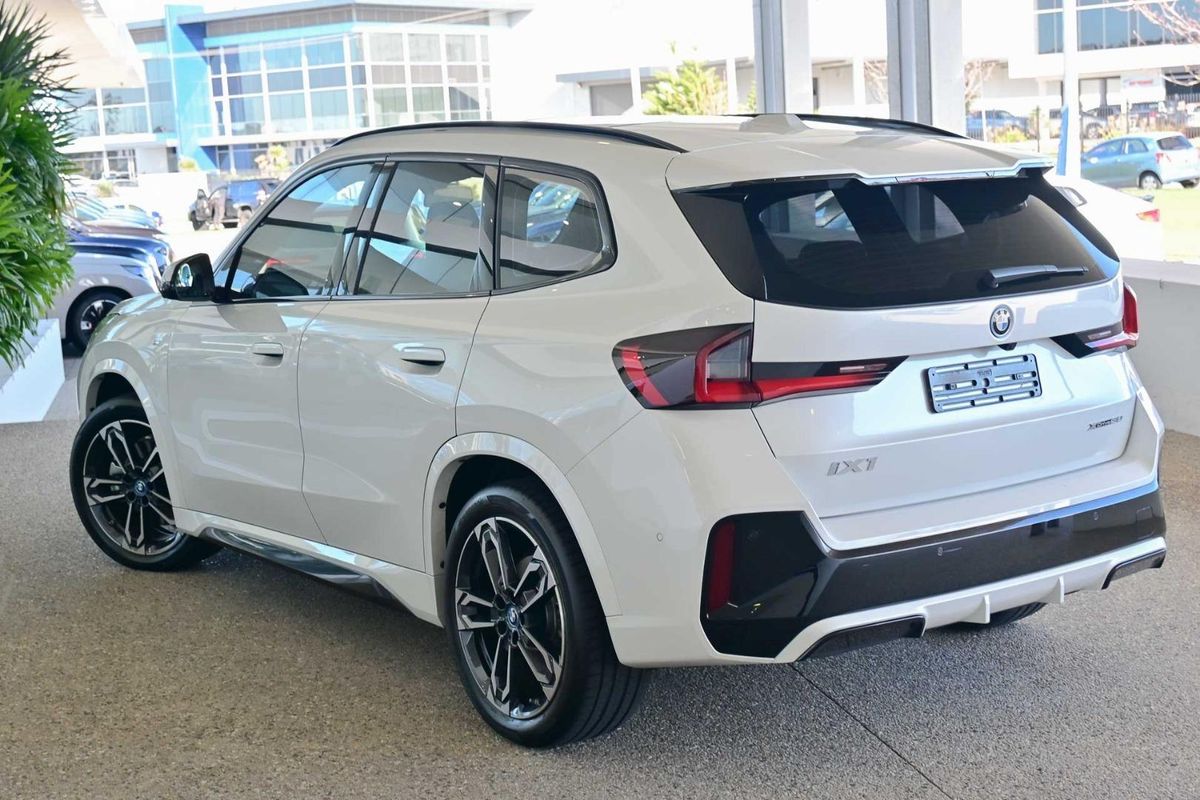 2023 BMW iX1 xDrive30 M Sport U11