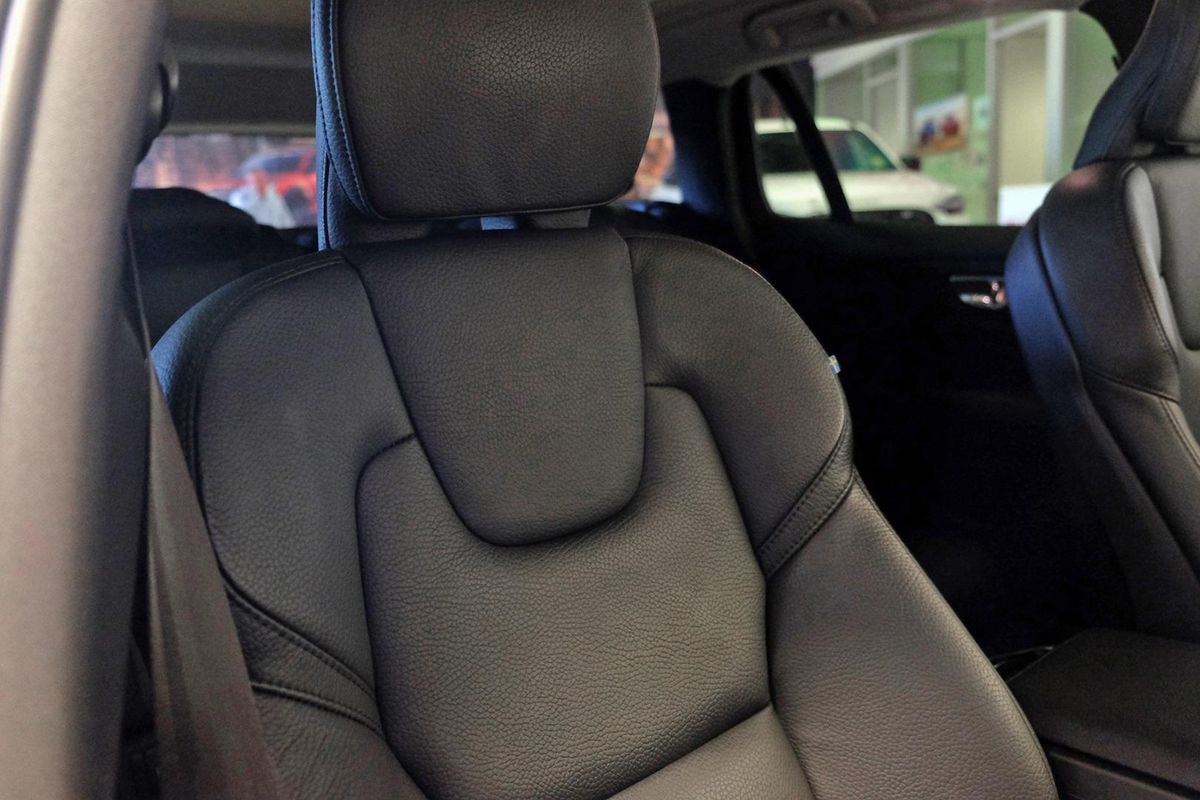 2021 Volvo V60 T5 Inscription image 15