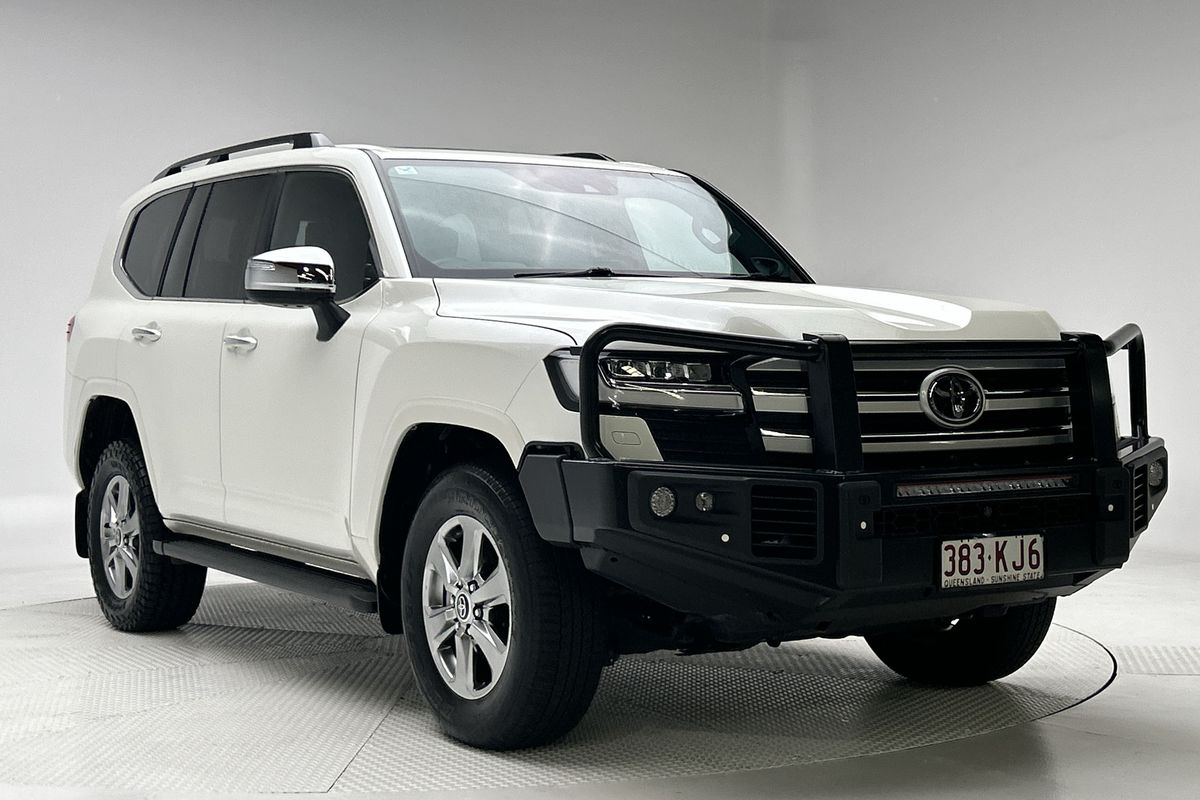 2024 Toyota Landcruiser Sahara FJA300R