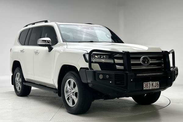 2024 Toyota Landcruiser Sahara FJA300R