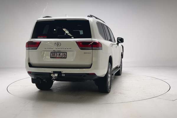2024 Toyota Landcruiser Sahara FJA300R thumb-1