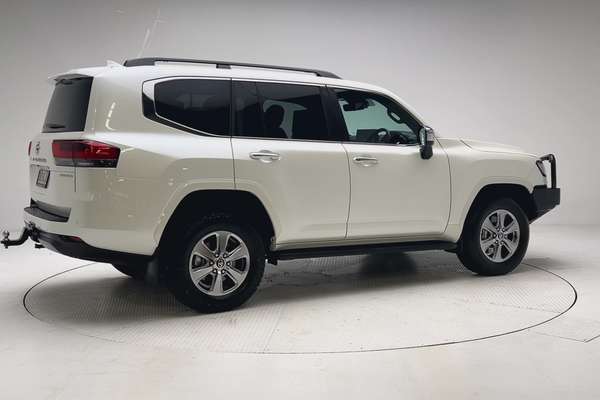 2024 Toyota Landcruiser Sahara FJA300R thumb-2