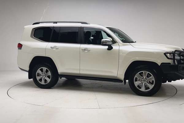 2024 Toyota Landcruiser Sahara FJA300R thumb-3