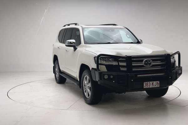 2024 Toyota Landcruiser Sahara FJA300R thumb-4