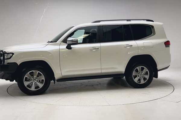 2024 Toyota Landcruiser Sahara FJA300R thumb-6