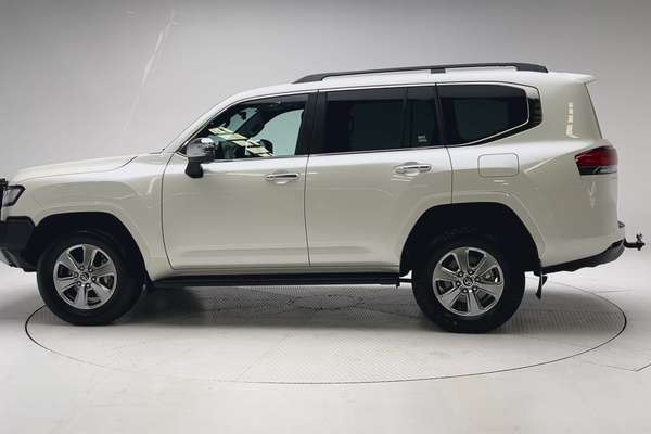 2024 Toyota Landcruiser Sahara FJA300R thumb-7