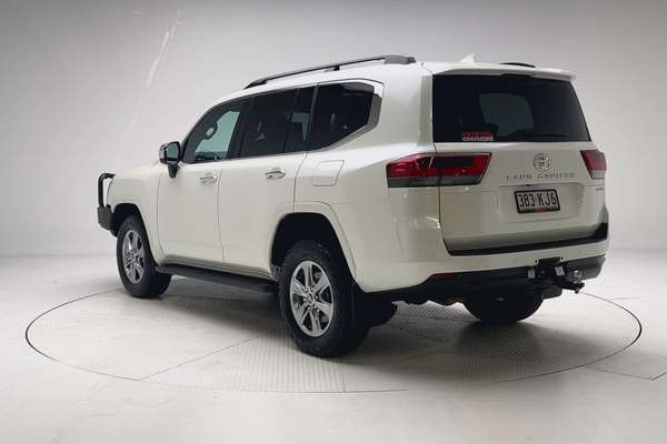 2024 Toyota Landcruiser Sahara FJA300R thumb-8