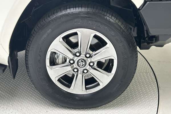 2024 Toyota Landcruiser Sahara FJA300R thumb-9