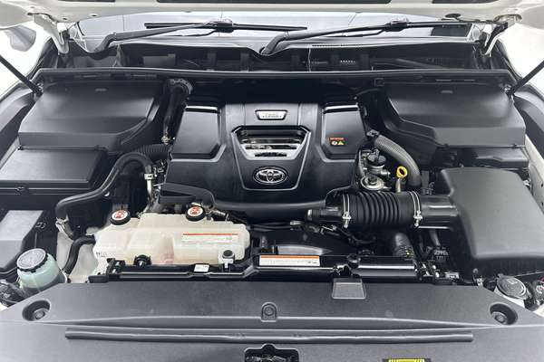 2024 Toyota Landcruiser Sahara FJA300R thumb-10