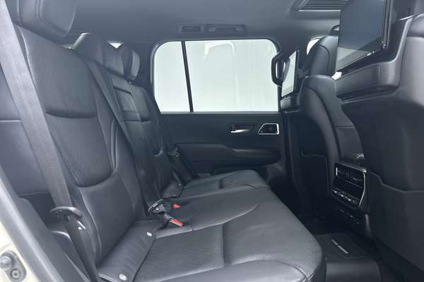 2024 Toyota Landcruiser Sahara FJA300R thumb-11