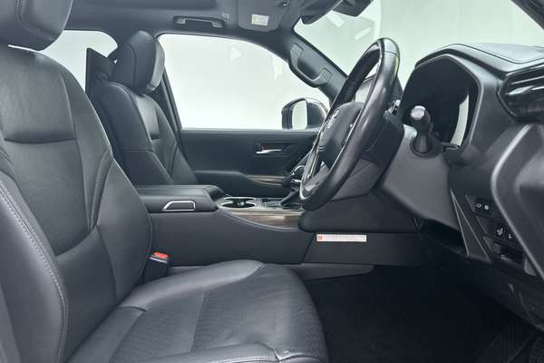 2024 Toyota Landcruiser Sahara FJA300R thumb-12