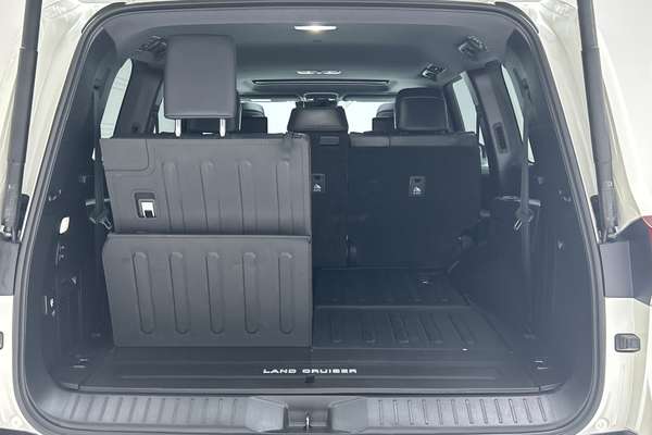2024 Toyota Landcruiser Sahara FJA300R thumb-20