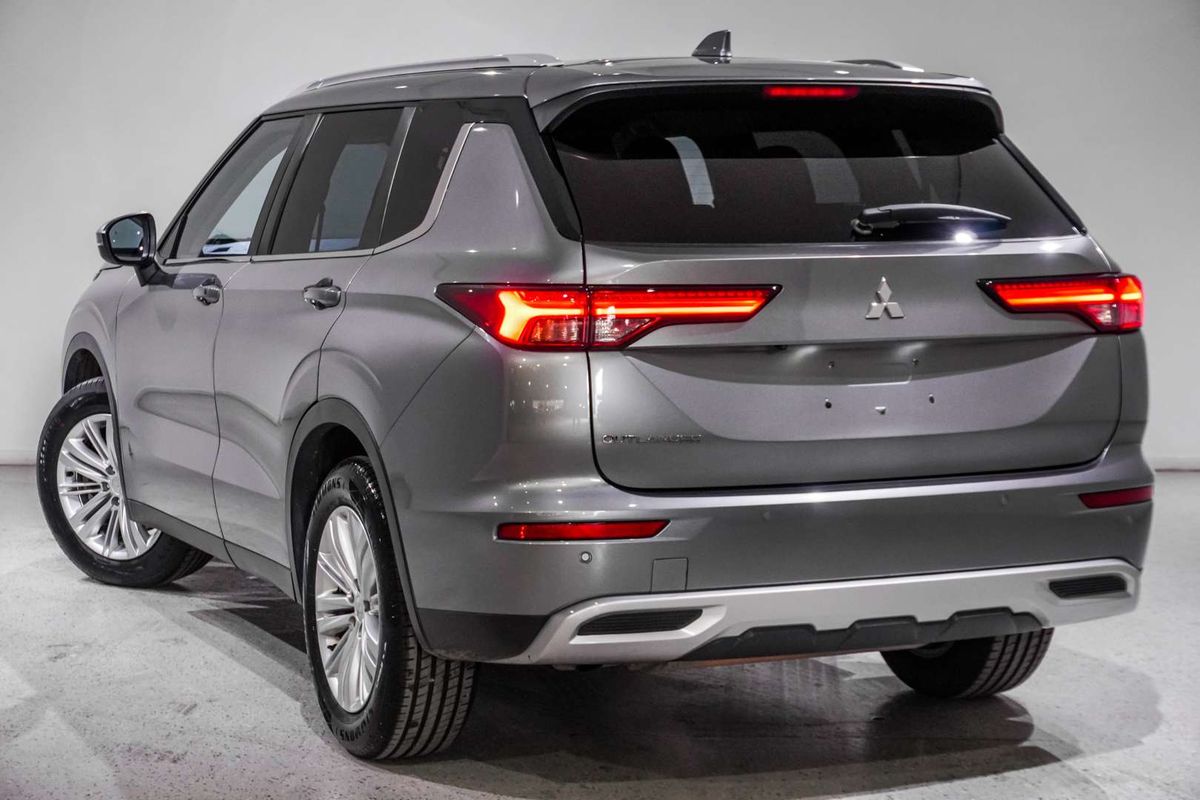 2022 Mitsubishi Outlander LS ZM
