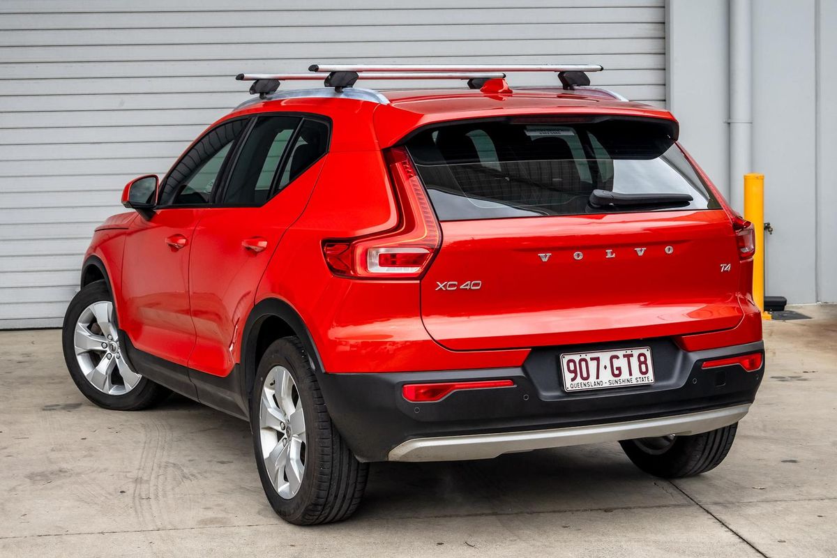 2021 Volvo XC40 T4 Momentum