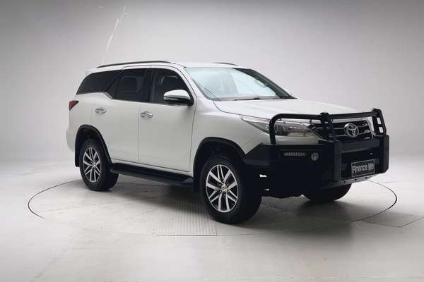 2016 Toyota Fortuner Crusade GUN156R thumb-1