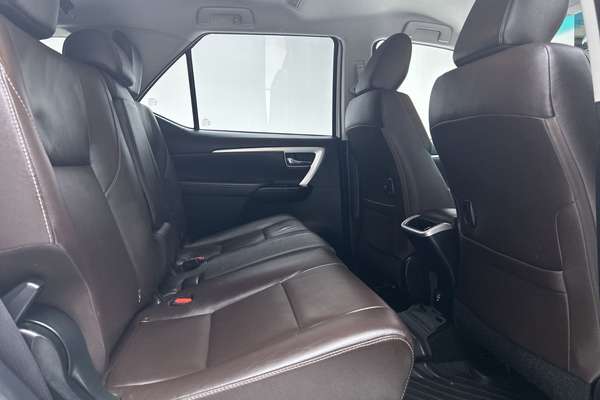 2016 Toyota Fortuner Crusade GUN156R thumb-11