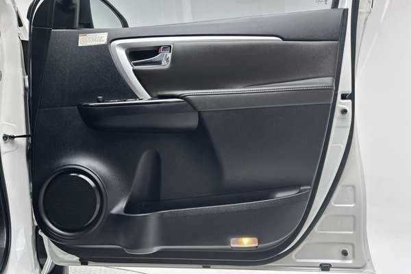 2016 Toyota Fortuner Crusade GUN156R thumb-18
