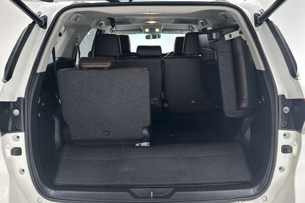 2016 Toyota Fortuner Crusade GUN156R thumb-20