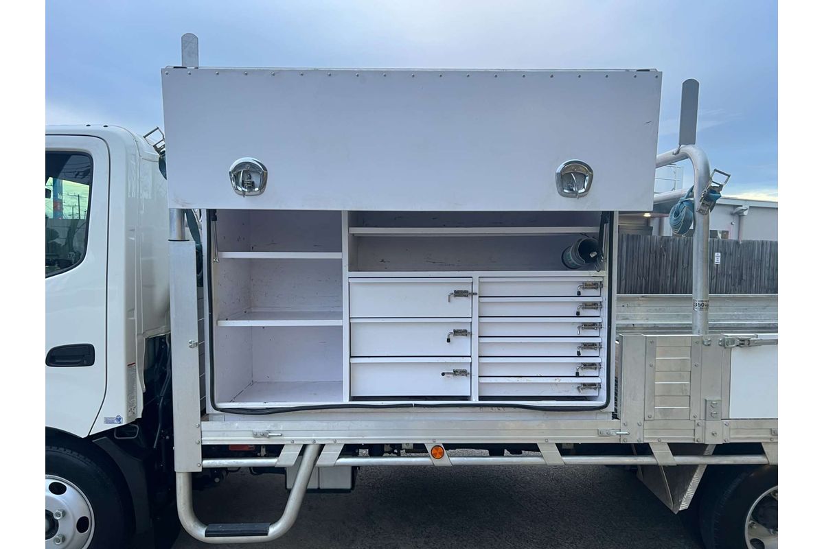 2024 Hino 300 Series 616 TRAY WITH TOOL BOXES image 19