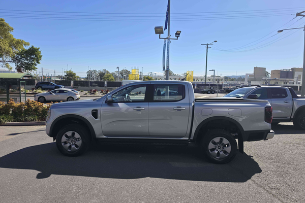 2025 Ford Ranger PHEV XLT 4X4 2.3L thumb-4